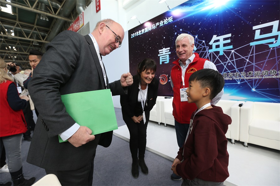CHF 2018 爱尔兰大使为小骑手加油